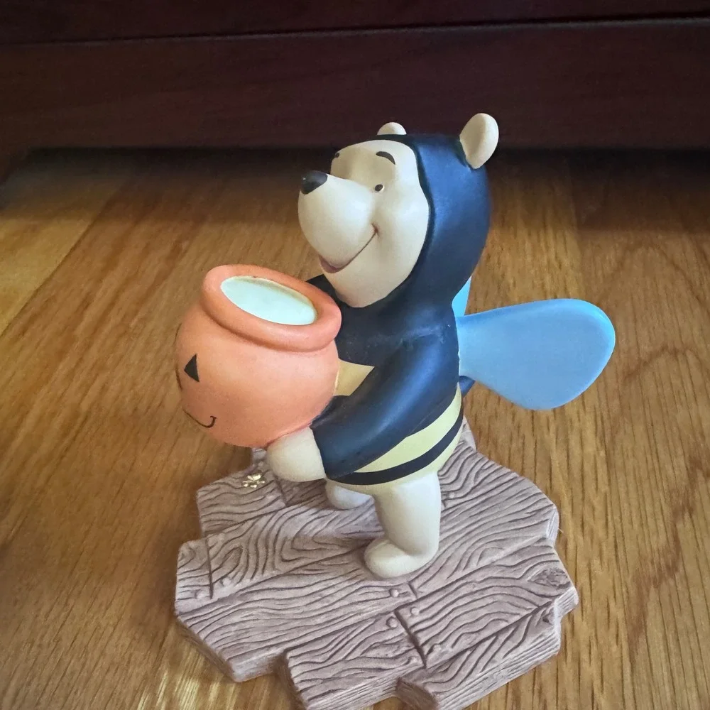 Pooh & Friends Winnie the Pooh Tricks Treats for Someone Sweet Halloween Figure